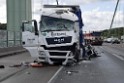 Schwerer LKW VU PKlemm A 4 Rich Olpe auf der Rodenkirchener Bruecke P235